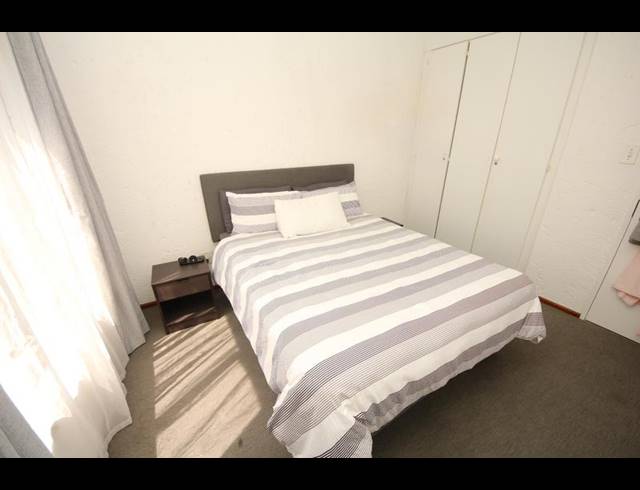 1 BEDROOM APARTMENT FOR SALE IN BRYANSTON